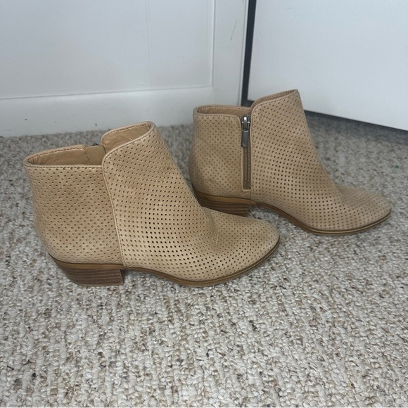 Lucky Brand Breona 3 Bootie In Wheat Bali Laser Cut Ankle Bootie Boot - Picture 2 of 6